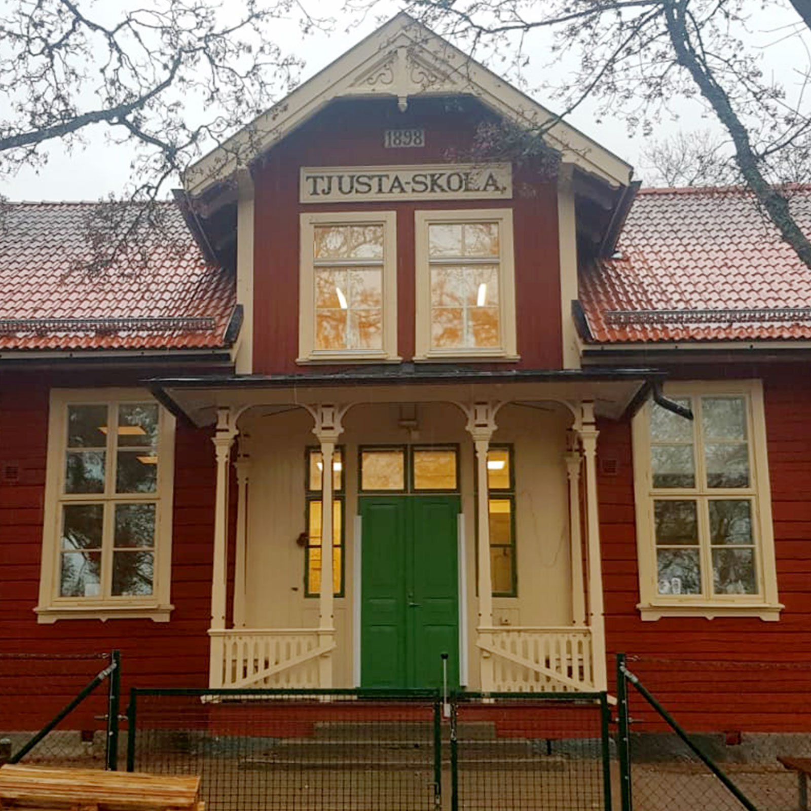 Tjusta Skola